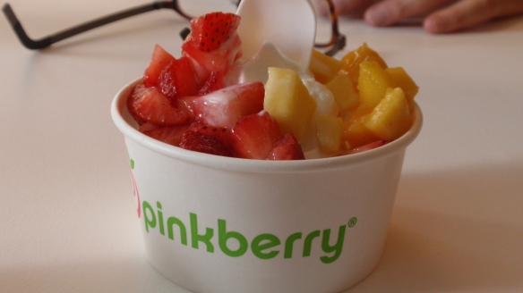 I don't know if you've had it, but I really do like Pinkberry frozen yogurt, which began in Los Angeles and is now in many cities across the US - this one was their plain yogurt flavor with some strawberries & mangos on top